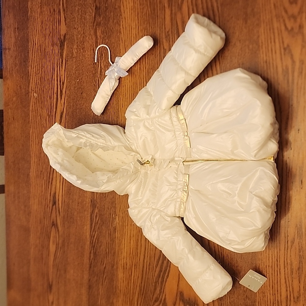 NWT - Tahari Baby Cream and Gold Puffer Jacket Size 24 months